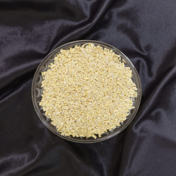 Diced cashew (kaju kani)